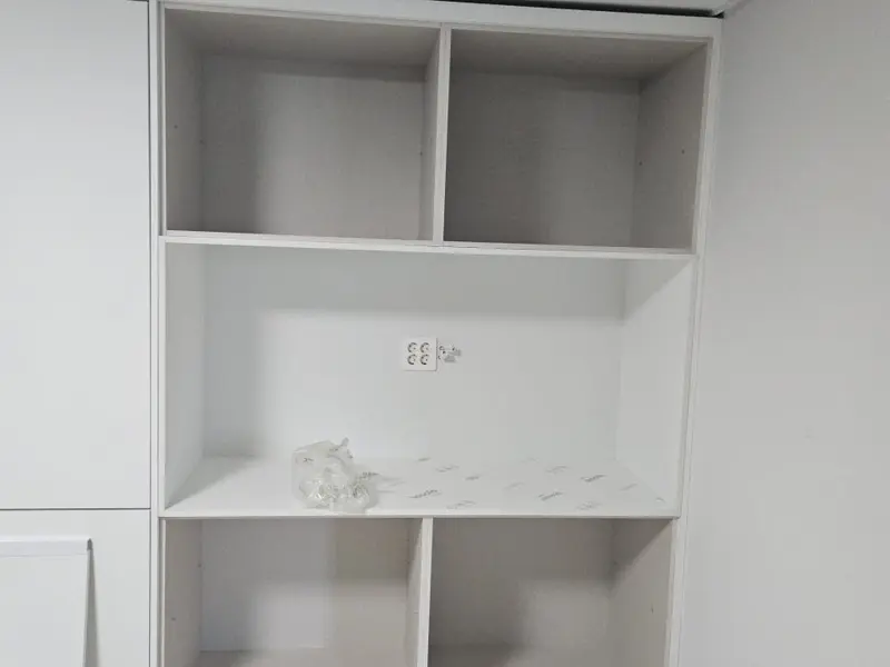 붙박이장리폼 기존장 부분철거 후 TV거치 맞춤 작업